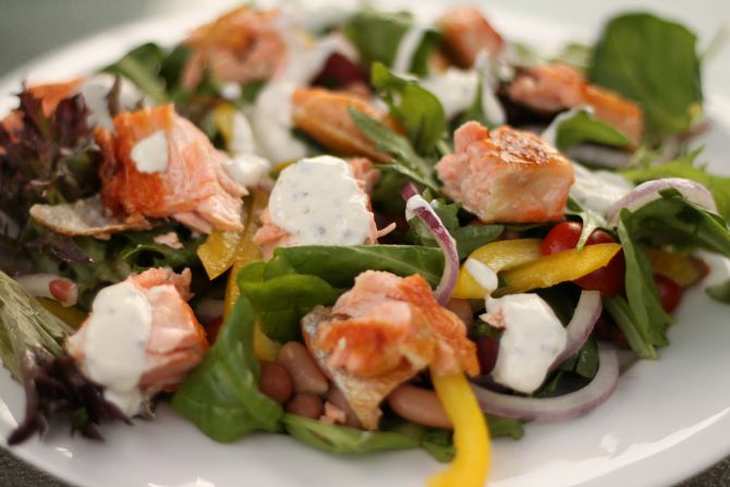 close_up_salmon_salad