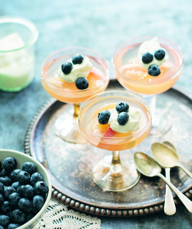 White_Peaches_with_Blueberries_and_Sauvingon_Blanc_Jelly