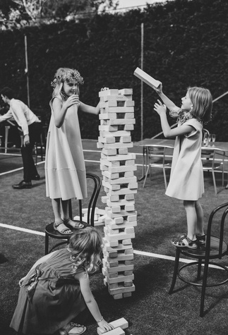 Alice and Johnny's relaxed backyard wedding 10