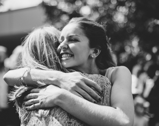 Alice and Johnny's relaxed backyard wedding 4