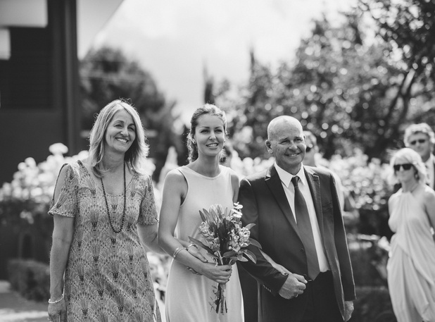 Alice and Johnny's relaxed backyard wedding 6