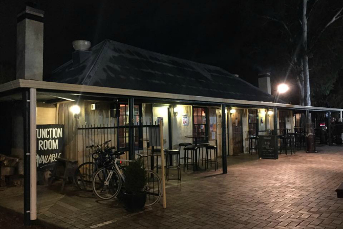 Review: The Old Canberra Inn