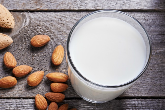 Sustainable life: Nuts for Almond milk