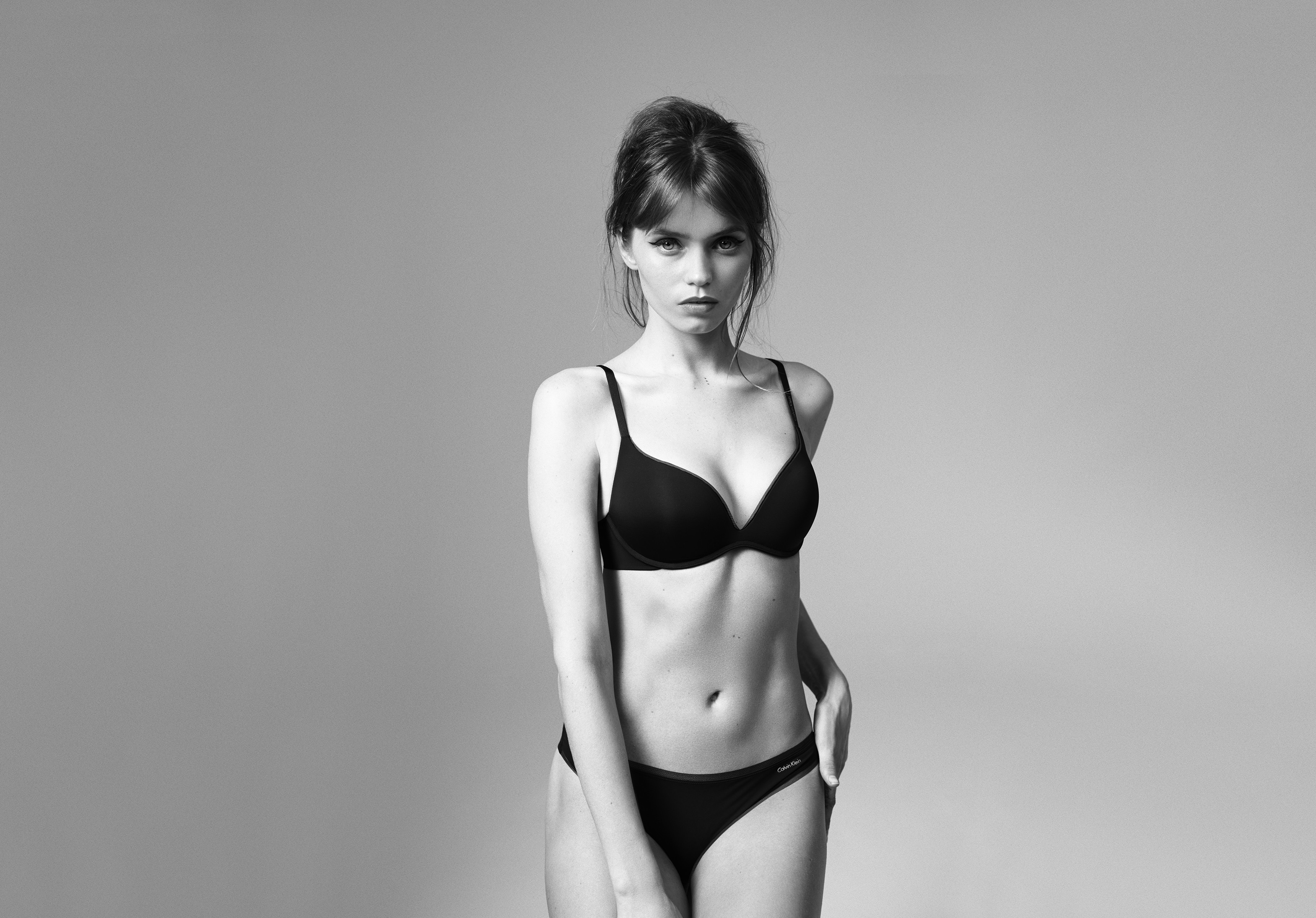 cku_w_sculpted_plunge_push_up_black_sculpted_thong_black
