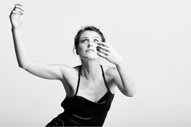 Moving to zero through dance