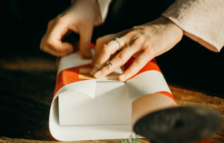 How to sleigh your Christmas shopping this year (and keep COVID-safe)