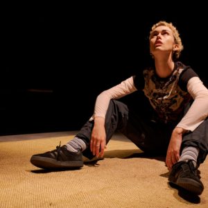 Gia Ophelia takes audience on a one-woman rollercoaster show exploring sexism, ageism, and the arts.