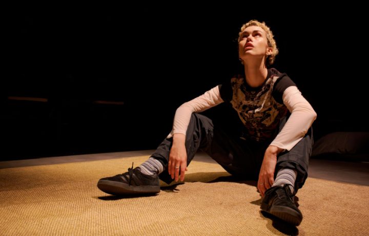 Gia Ophelia takes audience on a one-woman rollercoaster show exploring sexism, ageism, and the arts.